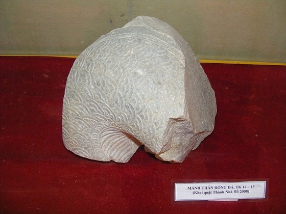 Thành Nhà Hồ - Đá truyền lời tiền nhân ảnh 9