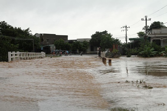 Nhiều tỉnh thành đang khắc phục hậu quả do mưa lũ gây ra ảnh 4