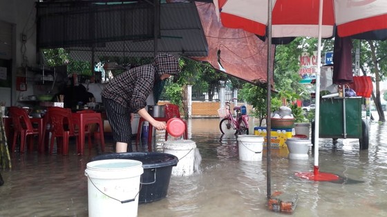 Nhiều nơi tại Nghệ An ngập lụt, có thể lùi thời gian khai giảng năm học ảnh 3