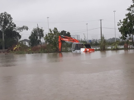 Mưa lớn gây ngập lụt, nhiều trường học ở Nghệ An cho học sinh nghỉ học ảnh 2