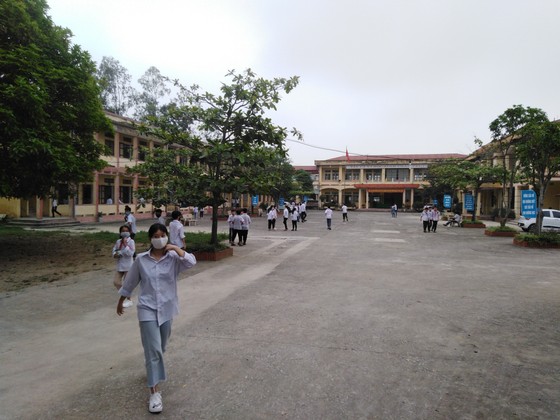 Gần 300.000 học sinh Thanh Hóa trở lại trường học ảnh 1