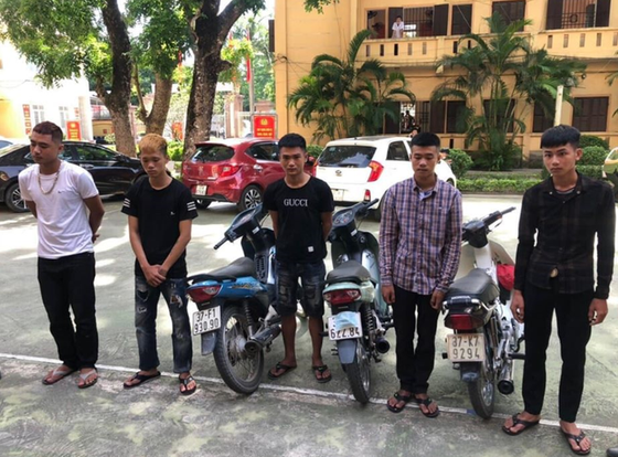 Xác minh, triệu tập 7 'quái xế' đánh võng trên quốc lộ 1A ảnh 1