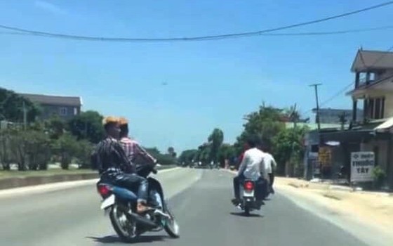 Xác minh, triệu tập 7 'quái xế' đánh võng trên quốc lộ 1A ảnh 2
