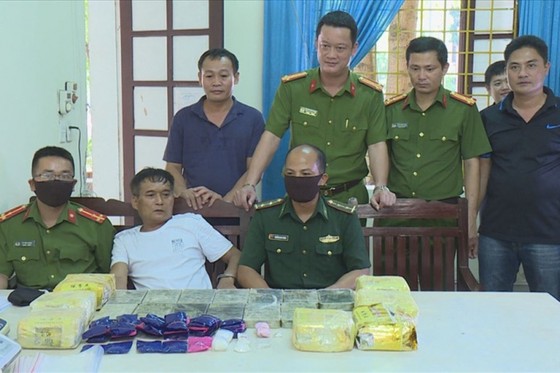 Phá chuyên án ma túy khủng thu 13 bánh heroin, 10kg ma túy đá, 10.000 viên ma túy tổng hợp ảnh 1