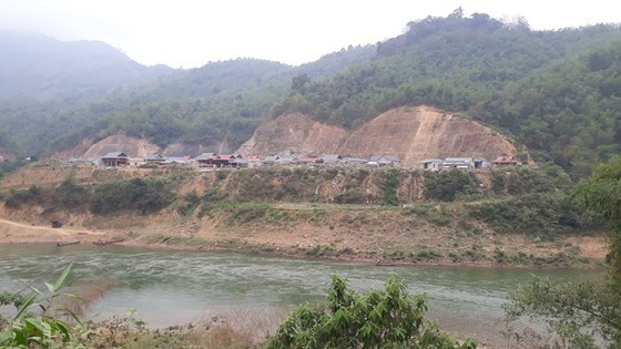 Thanh Hóa: Lật thuyền trên sông Mã, ba thành viên trong một gia đình mất tích ảnh 1