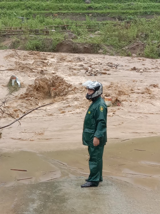 Thanh Hóa: Sơ tán dân khẩn cấp vì mưa lớn gây sạt lở, lũ quét ảnh 4