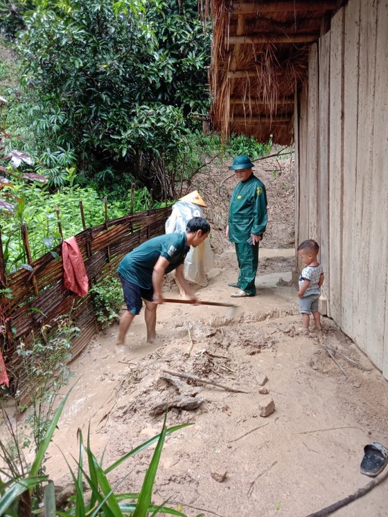 Thanh Hóa: Sơ tán dân khẩn cấp vì mưa lớn gây sạt lở, lũ quét ảnh 7
