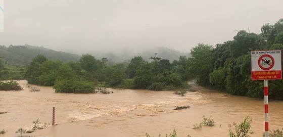 Mưa lớn kéo dài gây ngập lụt nặng tại Thanh Hóa, Nghệ An ảnh 2