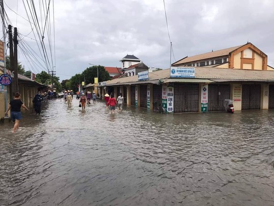 Nghệ An: Mưa lớn gây ngập lụt, sạt lở nhiều nơi ảnh 5