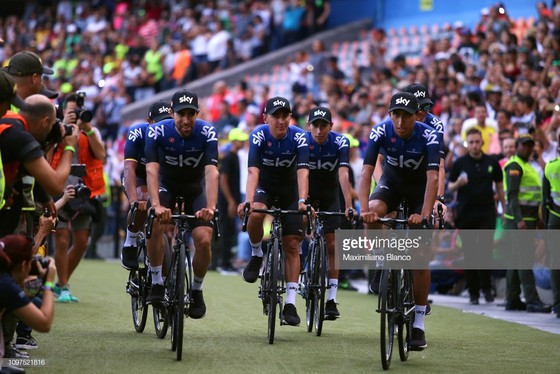 Xe đạp: Chris Froome choáng ngợp với sự tiếp đón ở Tour Colombia ảnh 1