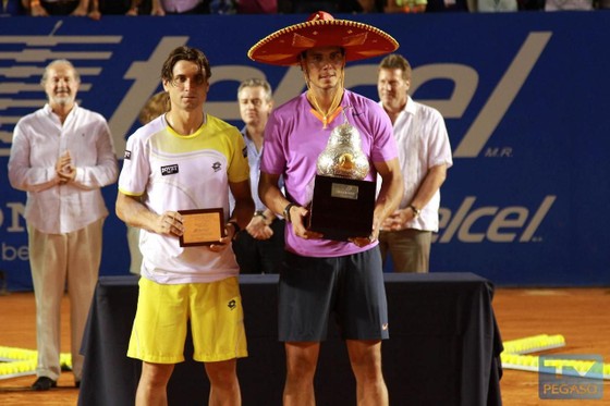 Rafael Nadal (phải) vô địch Mexican Open 2013