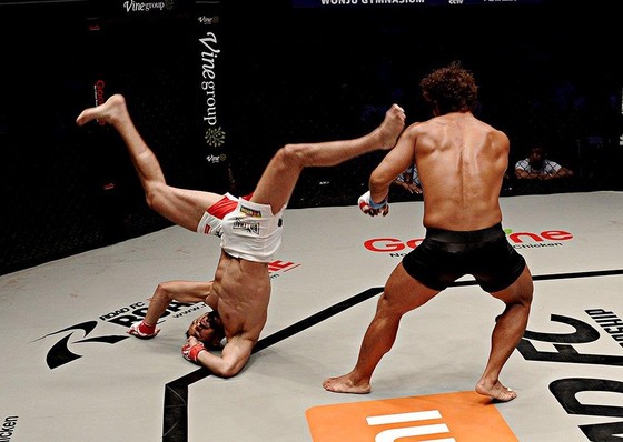 Đấu trường MMA: Bay lộn như phim kungfu Trung Quốc, võ sĩ Brazil thống trị Nhật – Hàn  ảnh 5