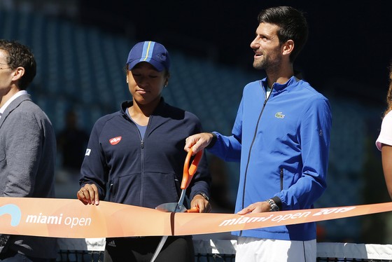 Novak Djokovic trong buổi lễ định danh sân đấu mới ở Miami Open