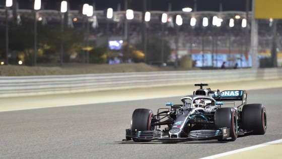 Đua xe F1: Màn lật đổ ngoạn mục của Mercedes ở Bahrain ảnh 1