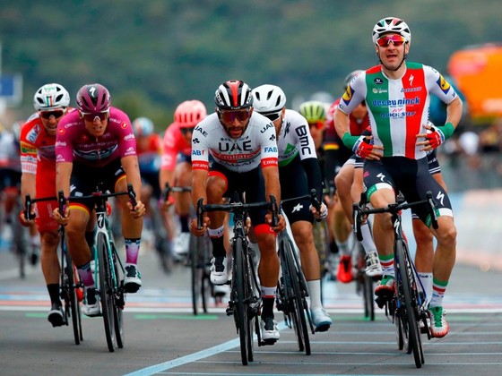 Giro d’Italia: Ackermann và Gaviria thay nhau thắng chặng 2 và 3, Viviani bị hủy kết quả ảnh 4