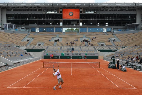 Roger Federer: Xúc động quay trở lại Roland Garros lần đầu tiên sau 4 năm ảnh 7