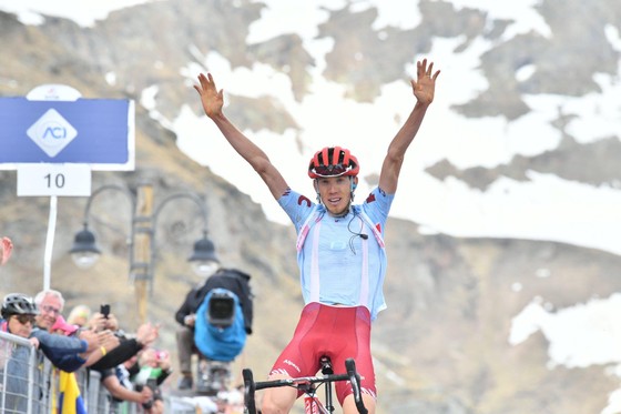 Giro d’Italia: Bị Roglic “kèm chặt”, Nibali nổi cáu ảnh 2