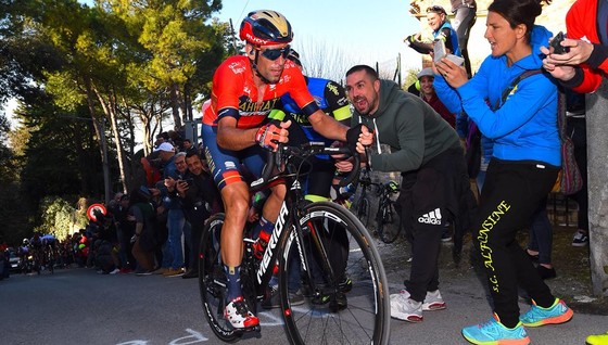 Giro d’Italia: Simon và Nibali tiếp tục tấn công, Carapaz nới rộng khoảng cách với Roglic ảnh 2