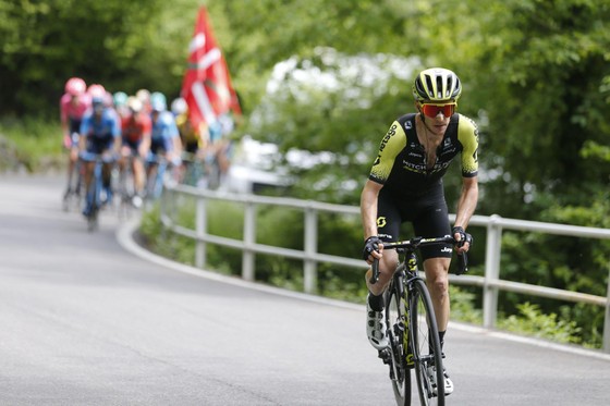 Giro d’Italia: Simon và Nibali tiếp tục tấn công, Carapaz nới rộng khoảng cách với Roglic ảnh 1