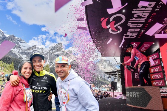 Giro d’Italia: Chaves “can trường” quay trở lại đầy ấn tượng ảnh 3