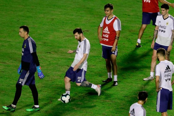 Argentina - Colombia: Ông Scaloni sẽ chơi với “mũi đinh ba” Messi - Aguero - Di Maria ảnh 7