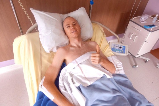 Froome đang nằm viện điều trị chấn thương, sẽ không thể tham gia Tour de France