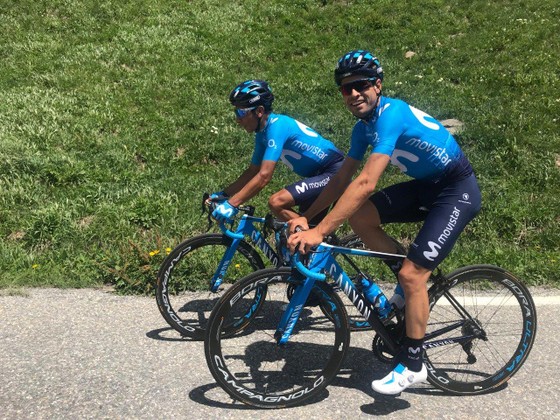 Quintana (bên trong) và Landa đang tập luyện cho Tour de France 