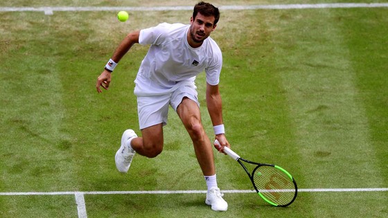 Wimbledon: Djokovic cần 3 tiếng đồng hồ để vào vòng 4, nhưng cánh tay phải của anh bất ngờ bị loại ảnh 3