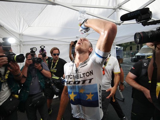 Tour de France: Trentin thắng chặng 17, Alaphilippe vẫn an toàn trước khi lao vào dãy Alpes ảnh 1