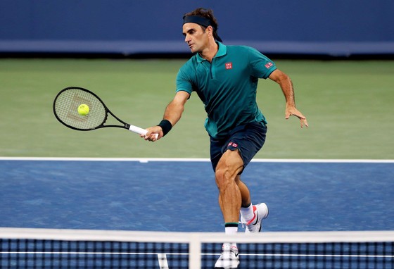 Federer giành chiến thắng sau 2 ván đấu