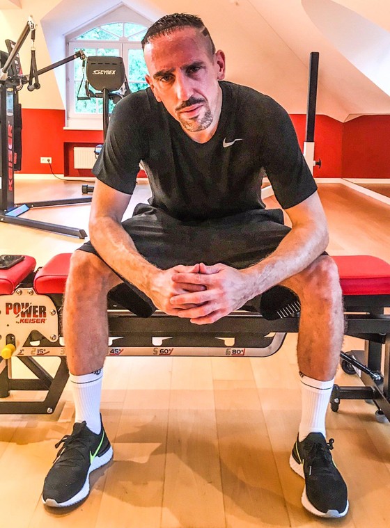 Hình ảnh cực ngầu của “Gã mặt sẹo” Ribery khi trở thành người của Đoàn quân Áo tím Fiorentina ảnh 3