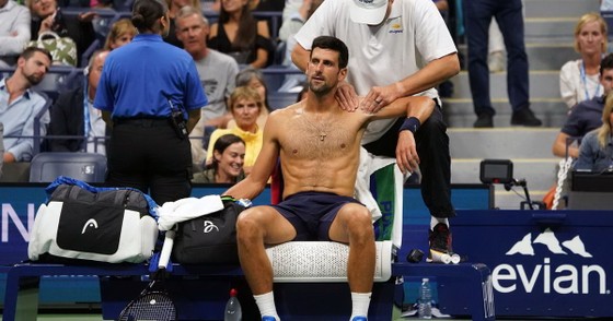 US Open: Federer lại thua trước thắng sau, Djokovic vật lộn với… chấn thương ảnh 2