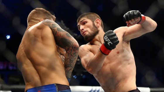UFC 242: “Đại bàng Nga” Khabib lại lừa thế siết cổ khiến đối thủ phải đập tay xin hàng ảnh 1