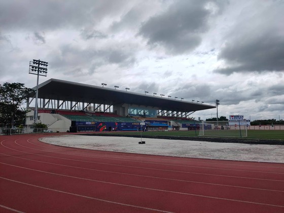 Sân Binan bị chê tệ hơn sân… phủi, còn phóng viên Việt Nam thua trắng 0-5 ảnh 2