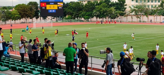 Sân Binan bị chê tệ hơn sân… phủi, còn phóng viên Việt Nam thua trắng 0-5 ảnh 3
