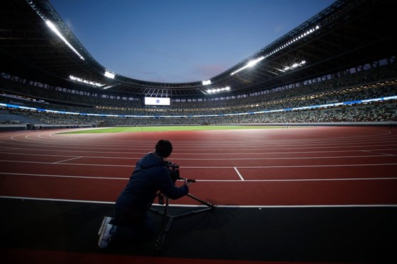 Olympic Tokyo 2020: Dù bị đau, Usain Bolt vẫn tham gia khai trương đường chạy SVĐ Quốc gia mới ảnh 3