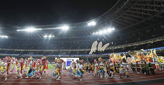 Olympic Tokyo 2020: Dù bị đau, Usain Bolt vẫn tham gia khai trương đường chạy SVĐ Quốc gia mới ảnh 5
