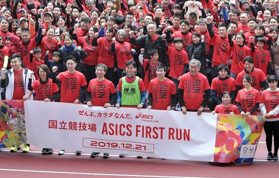 Olympic Tokyo 2020: Dù bị đau, Usain Bolt vẫn tham gia khai trương đường chạy SVĐ Quốc gia mới ảnh 4