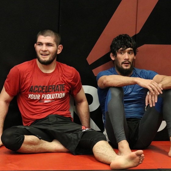 McGregor: “Cuộc chơi “Ai là gà”, và Khabib là tên hèn nhát”, Khabib nổi xung: “Hãy gửi địa điểm đây" ảnh 1