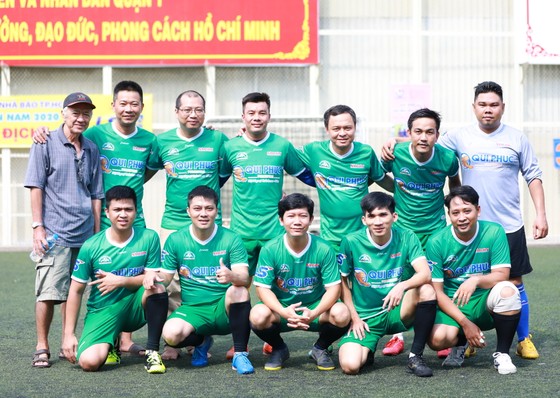 Đội bóng nam Báo Sài Gòn Giải Phóng tham dự Giải bóng đá Hội Nhà báo TPHCM 2020 (Ảnh Hoàng Vân)