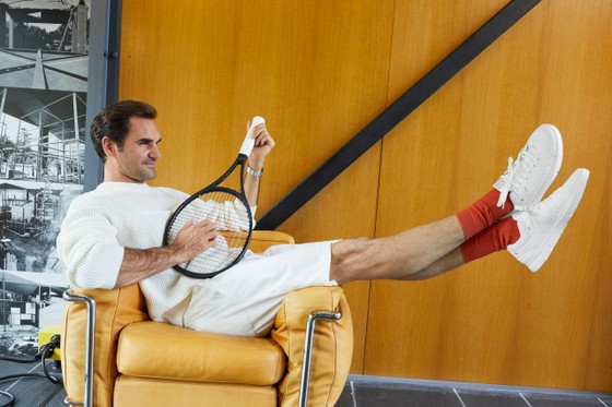Federer đang cân nhắc đến sự nghiệp thi đấu, nhưng vừa đưa ra nhãn hiệu giày sneaker do chính anh thiết kế