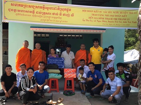 Khmer United FC: Những chàng trai miền Tây chân chất dùng đôi chân thỏa đam mê, chung bàn tay nhỏ bé hỗ trợ cộng đồng ảnh 3