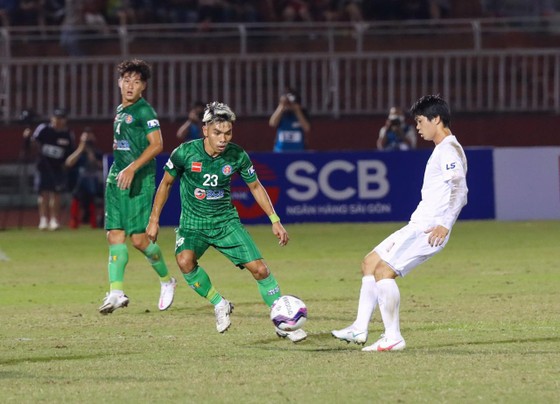 FC Ryukyu của Cao Văn Triền thắng trận mở màn, thương hiệu Việt Nam xuất hiện ở J2 ảnh 1