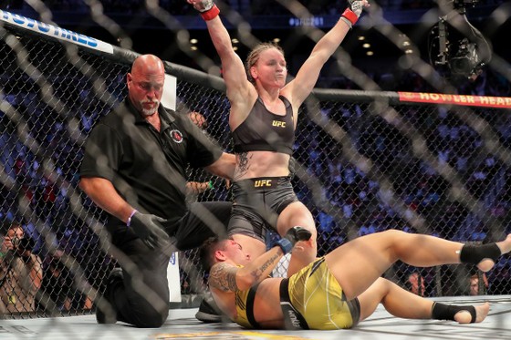 Shevchenko bảo vệ thành công đai vô địch hạng ruồi nữ của UFC lần thứ 5