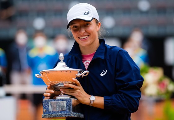 Italian Open (Rome Masters): Đánh bại Djokovic sau 3 ván, Nadal thắng danh hiệu “Thập toàn thập mỹ” ảnh 1