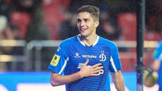 Zakharyan trong màu áo Dynamo Moscow