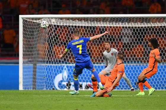 Yarmolenko ghi bàn thắng ngoạn mục vào lưới tuyển Hà Lan