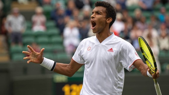 Wimbledon: Djokovic, Federer thắng sau 3 ván - tay vợt 20 tuổi Felix cũng vào tứ kết ảnh 2