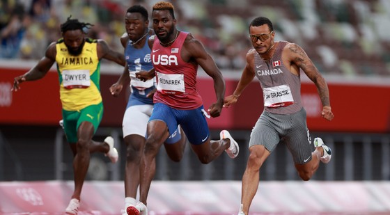 “Bại tướng của Usain Bolt” Andre de Grasse xưng hùng ở cự ly 200m, tuyển Mỹ bị loại ở cự ly tiếp sức 4x100m ảnh 1