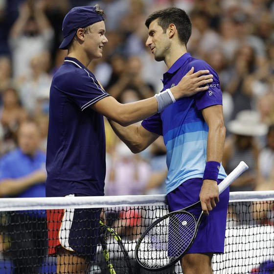 US Open: Bị la ó, Novak Djokovic đánh mất 1 ván đấu trước đối thủ hạng 145 thế giới ảnh 2